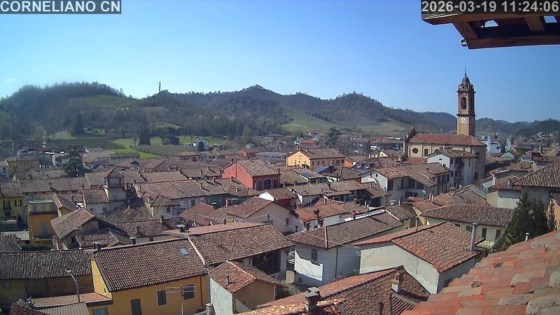 immagine della webcam nei dintorni di Serravalle Langhe: webcam Corneliano d'Alba