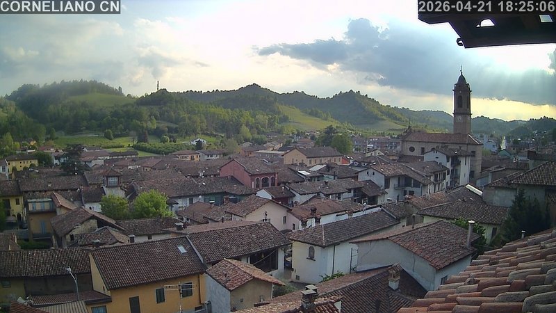 immagine della webcam nei dintorni di Albaretto della Torre: webcam Corneliano d'Alba