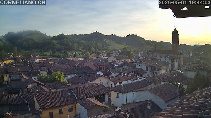 immagine della webcam nei dintorni di Serravalle Langhe: webcam Corneliano d'Alba