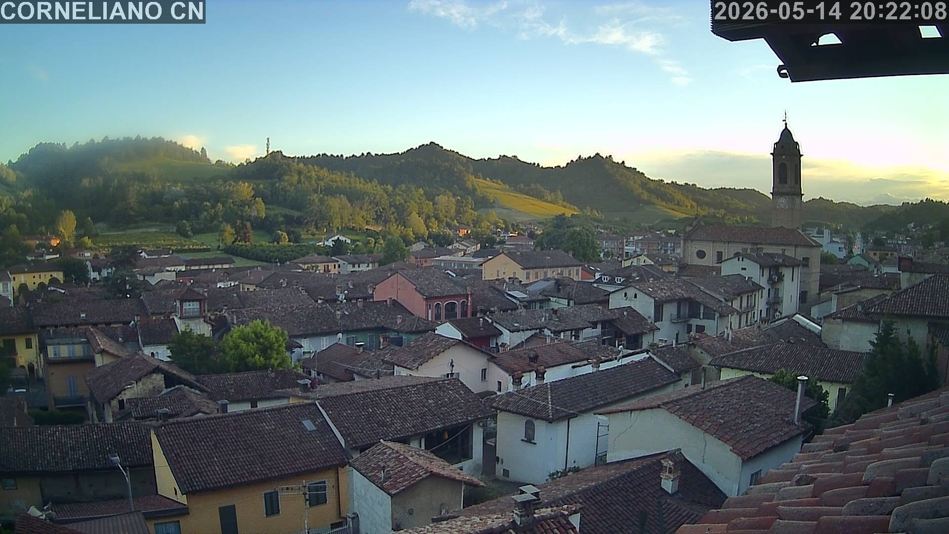 immagine della webcam nei dintorni di Costigliole d'Asti: webcam Corneliano d'Alba