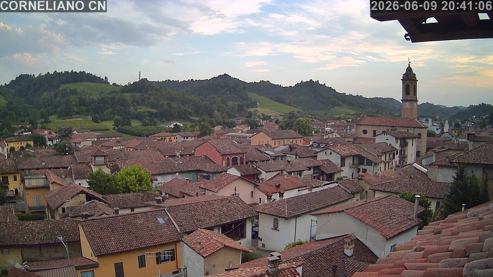 immagine della webcam nei dintorni di Asti: webcam Corneliano d'Alba