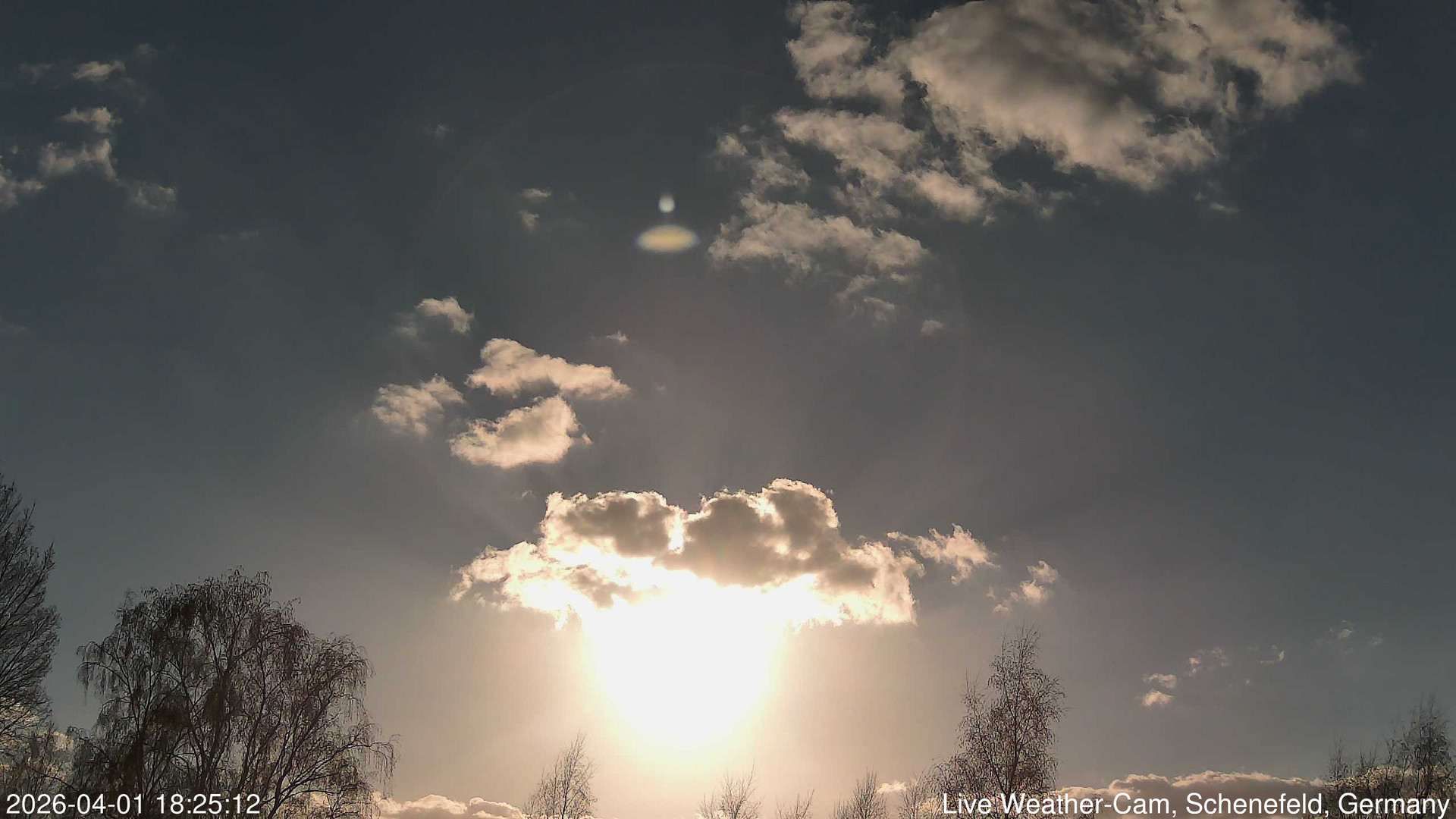 time-lapse frame, 2026-04-01 18:25-20:55 webcam