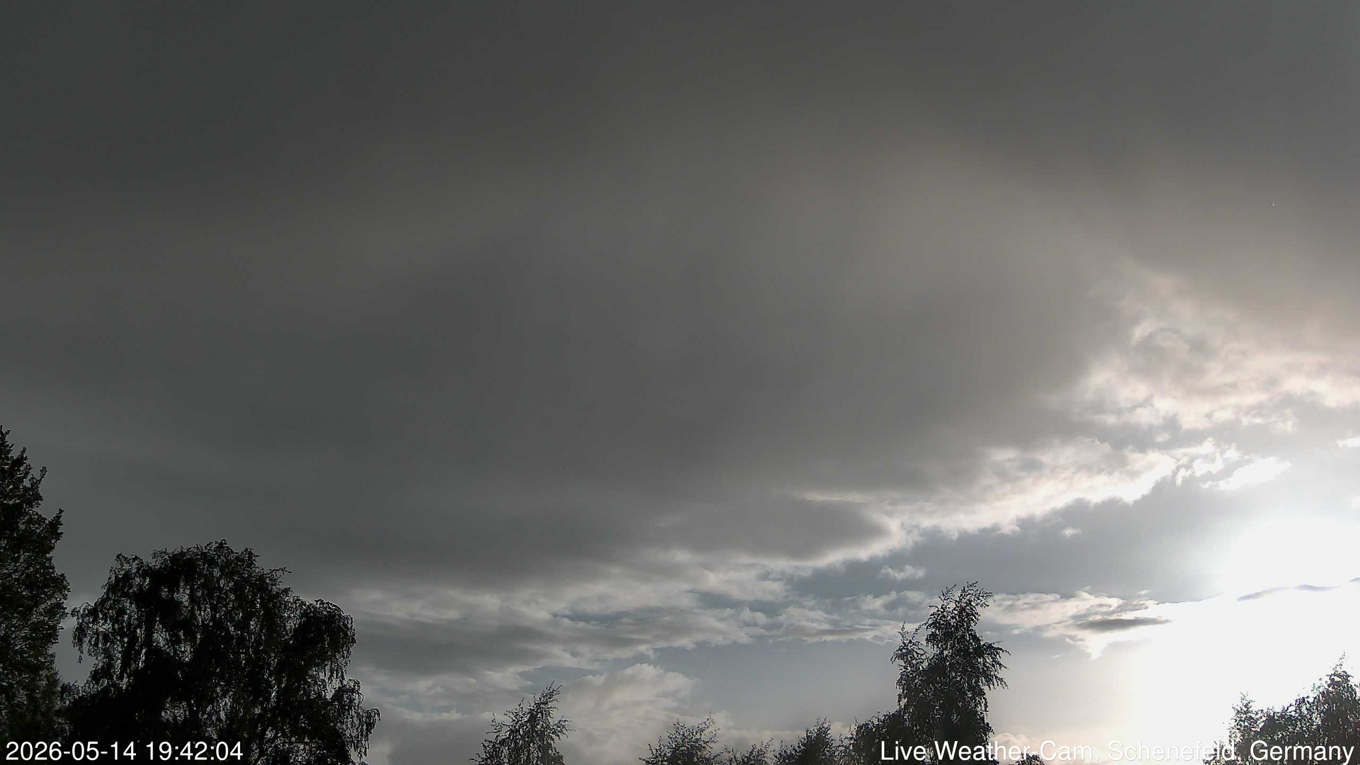 time-lapse frame, 2026-05-14 19:42-22:12 webcam