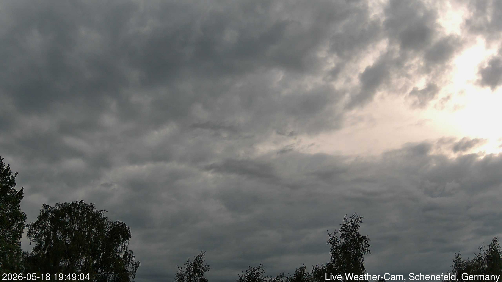 time-lapse frame, 2026-05-18 19:49-22:19 webcam