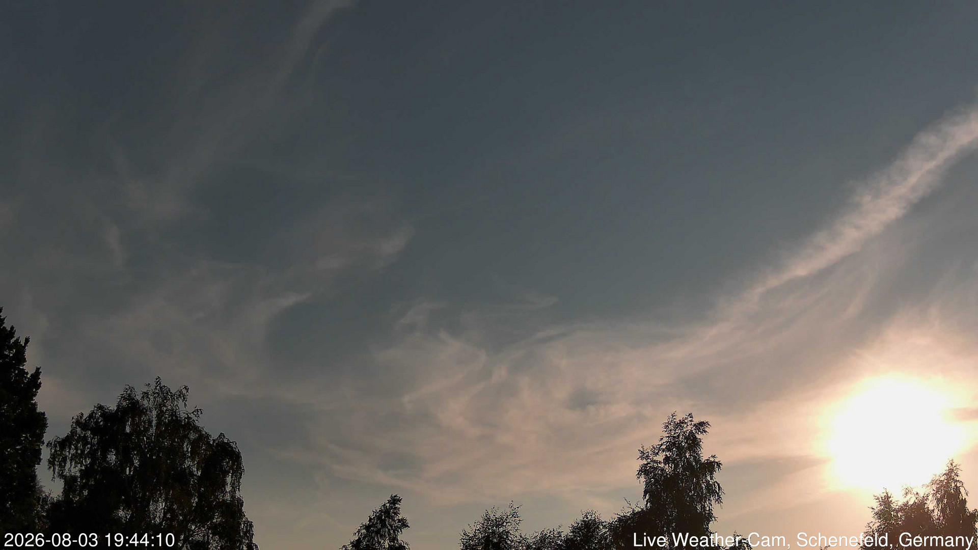 time-lapse frame, 2026-08-03 19:44-22:14 webcam