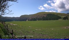 view from Webcam Cansiglio - verso la piana dei "Bech" on 2025-04-29